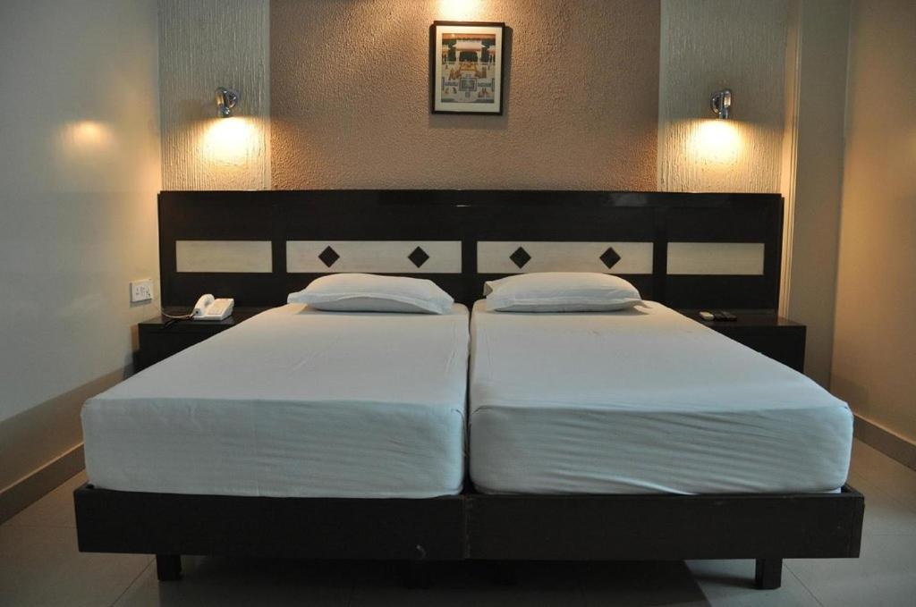 Hotel The Tourist - 1 Min From New Delhi Railway Station Экстерьер фото