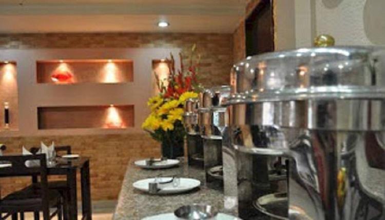 Hotel The Tourist - 1 Min From New Delhi Railway Station Экстерьер фото