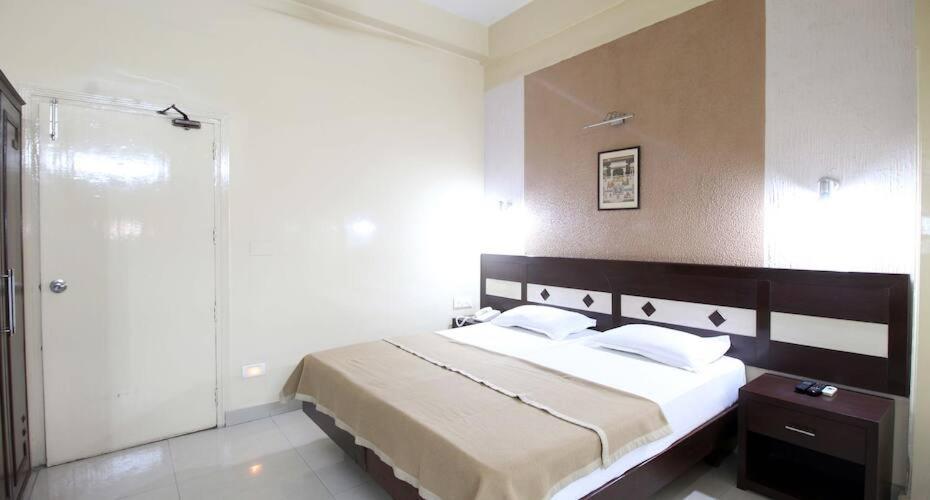 Hotel The Tourist - 1 Min From New Delhi Railway Station Экстерьер фото