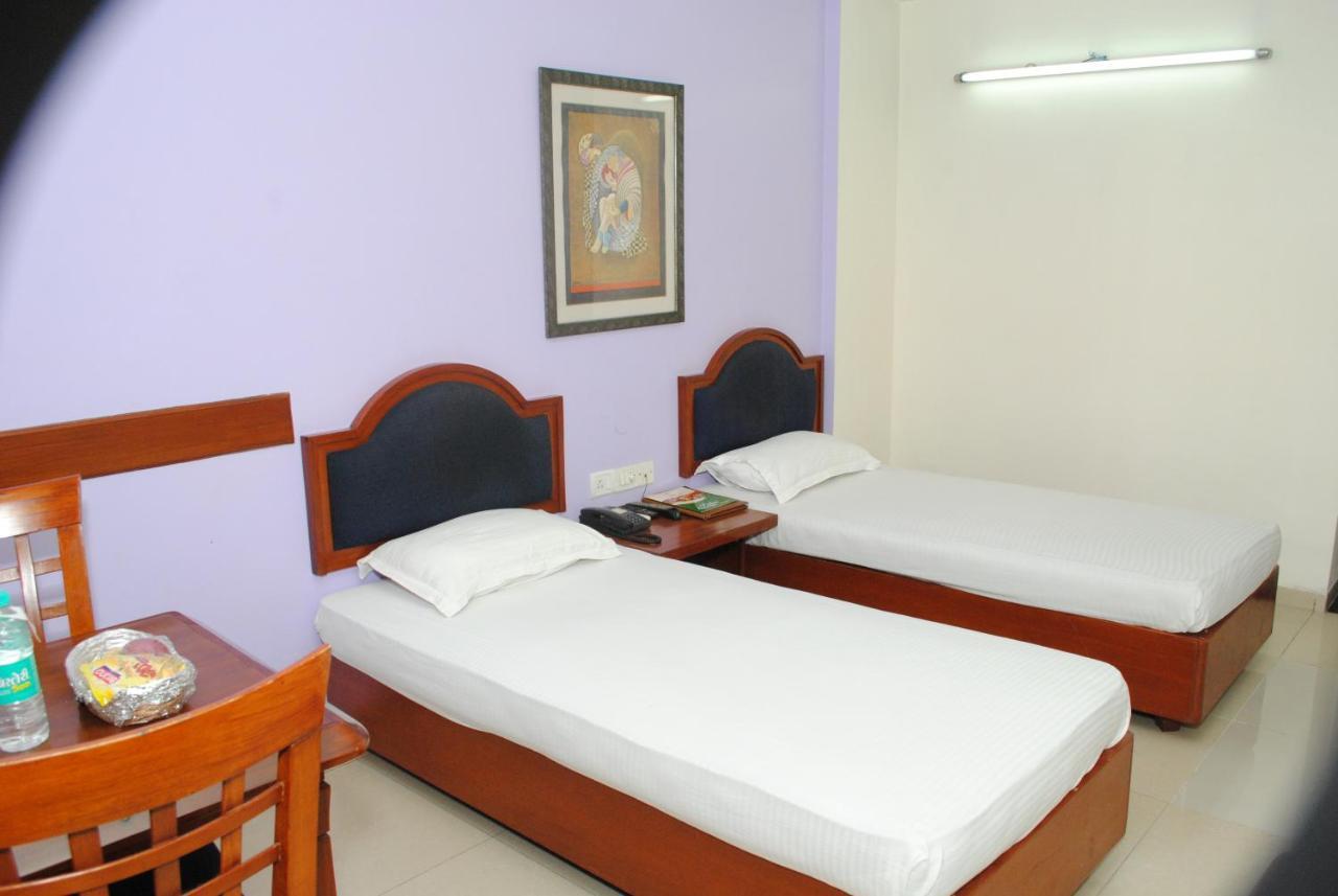 Hotel The Tourist - 1 Min From New Delhi Railway Station Экстерьер фото