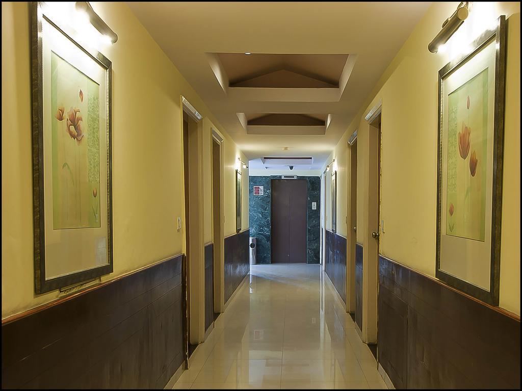 Hotel The Tourist - 1 Min From New Delhi Railway Station Экстерьер фото